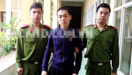 Hà Nội: Hai gã trai trẻ hãm hại gái một con trong nhà nghỉ 4